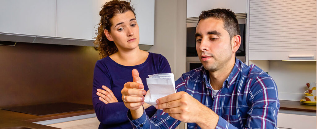 Ekonomiczna przemoc w związku, czyli niewidzialne kajdany finansowe