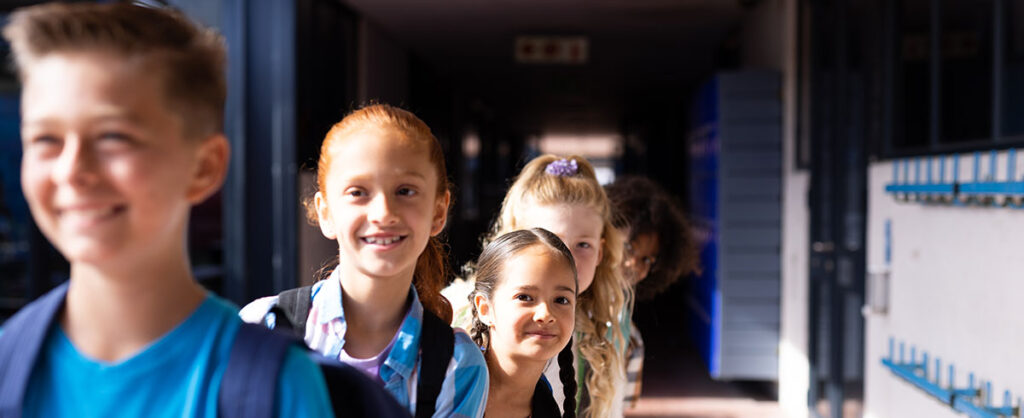 Powrót do szkoły Kolorowe obietnice kontra codzienne wyzwania dzieci i młodzieży