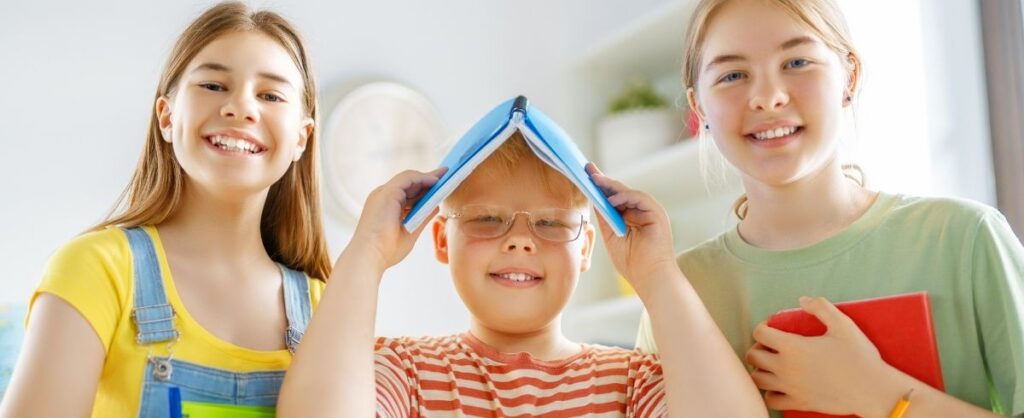 Powrót do szkoły bez stresu Jak wspierać dziecko emocjonalnie po wakacjach   ()