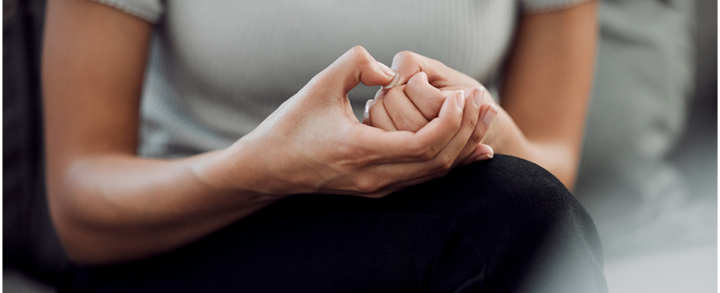 Skubanie skóry, czyli co powinieneś wiedzieć o dermatillomanii