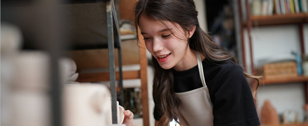 Wakacyjna praca nastolatków pracować czy odpoczywać