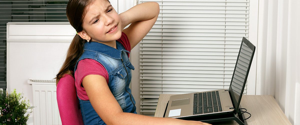 Bóle szyi u dzieci - wyzwanie wynikające z używania smartfonów-1