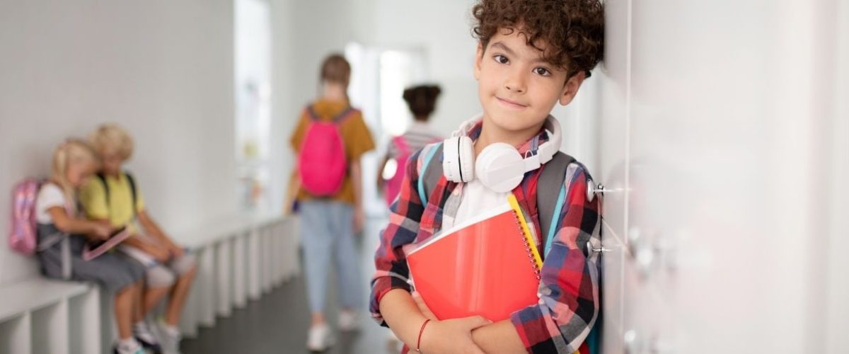 Fobia społeczna u dzieci – kiedy nieśmiałość staje się przeszkodą w rozwoju   ()