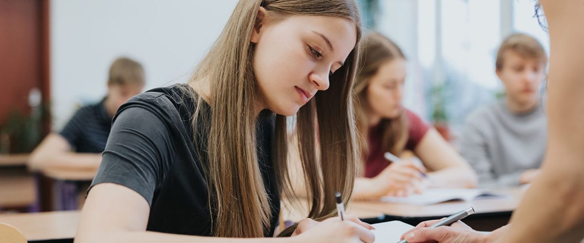 Jak wspierać dziecko w czasie egzaminacyjnego napięcia