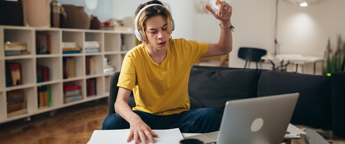 Nastoletni bunt – to rollercoaster emocji dla dziecka i wyzwanie dla rodziców