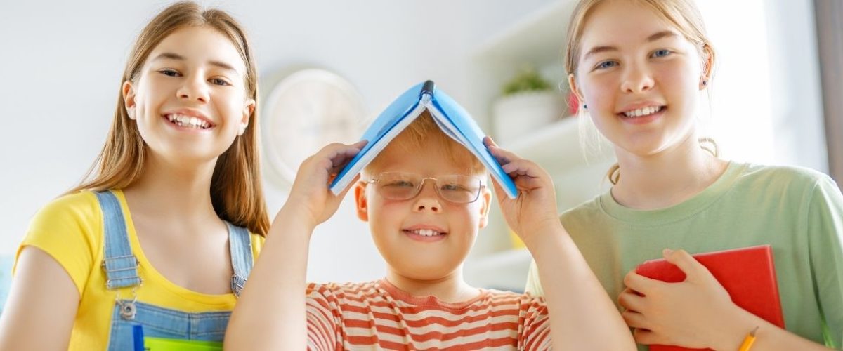 Powrót do szkoły bez stresu Jak wspierać dziecko emocjonalnie po wakacjach   ()