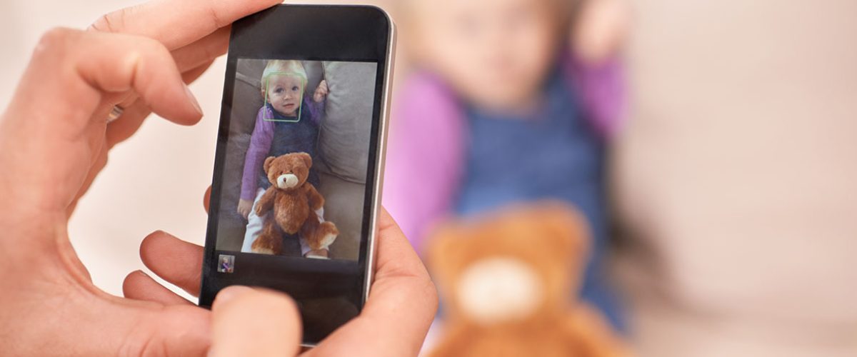 Sharenting czy dzielenie się zdjęciami dzieci w sieci to dobry pomysł