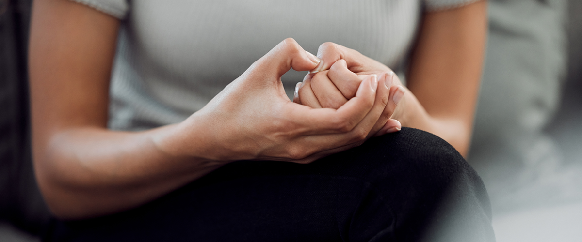 Skubanie skóry, czyli co powinieneś wiedzieć o dermatillomanii