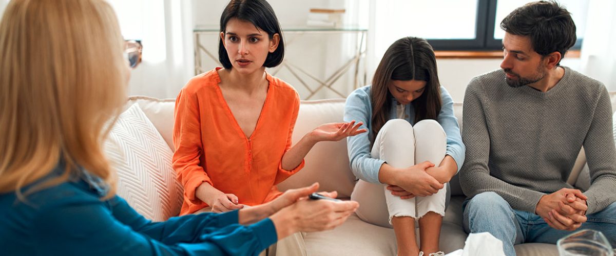 Współczesne kryzysy rodzinne wyzwania, wsparcie i droga do odbudowy więzi