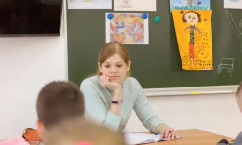 young-beautiful-teacher-thinking-of-something-in-c-2025-01-07-06-02-53-utc-600x400-1