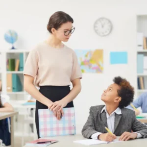 Skrzynka z narzędziami do radzenia sobie z agresywnymi zachowaniami ucznia na lekcji i przerwie