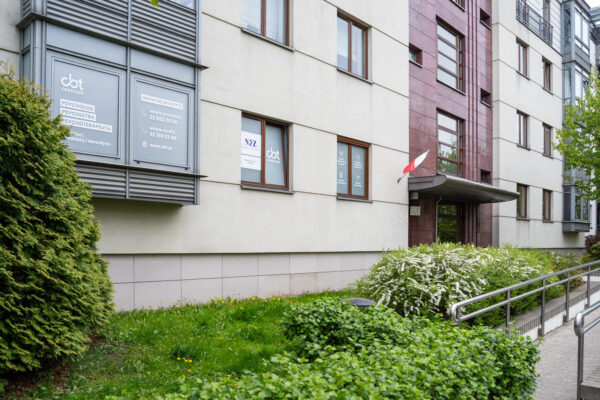 Wejście poradni psychologicznej Centrum CBT Wilanów Sarmacka
