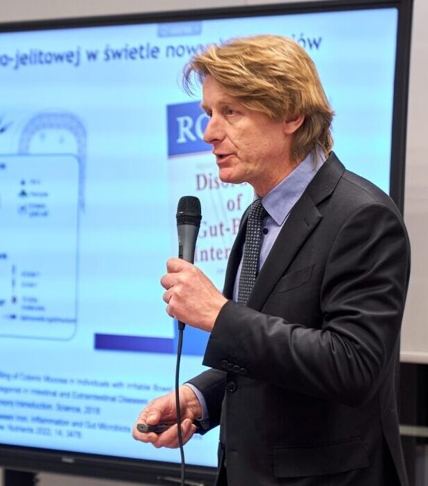 Kurs psychogastroenterologii w Centrum CBT. Prof. Wojciech Marlicz jest jedną z osób, która pełni nadzór merytoryczny nad programem