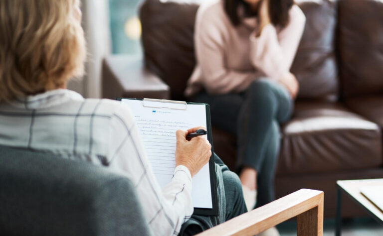 Bezpłatna pomoc psychologiczna dla nastolatków, rodziców i nauczycieli w Warszawie