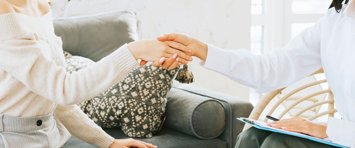 Długofalowe wsparcie psychologiczne dla adwokatów i aplikantów adwokackich w Warszawie – Centrum CBT partnerem programu ORA