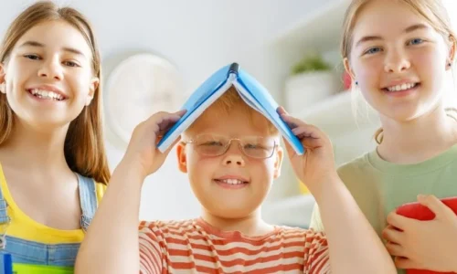 Powrot-do-szkoly-bez-stresu_-Jak-wspierac-dziecko-emocjonalnie-po-wakacjach_-2