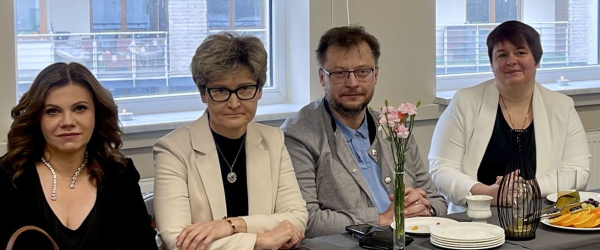 Śniadanie prasowe z ekspertami Centrum CBT i Uczelni Łazarskiego Przyszłość zdrowia psychicznego dzieci i młodzieży